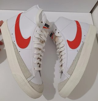 Nike Blazer blancas y naranja rojizo