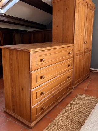 Armario y cómoda madera infantil de pino