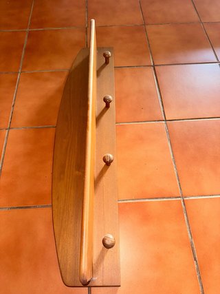Perchero de madera con 4 colgadores