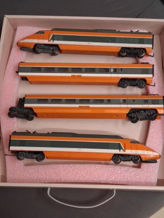 Tren A V,  composición 4 vehiculos, Lima H0.