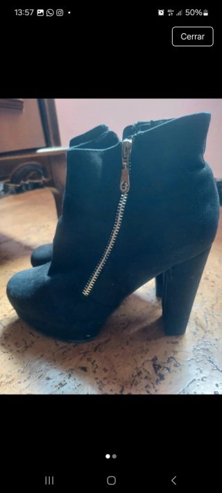 Botines negros con cremallera