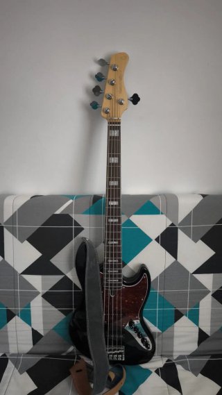 Bajo Marcus Miller V7 5 cuerdas negro