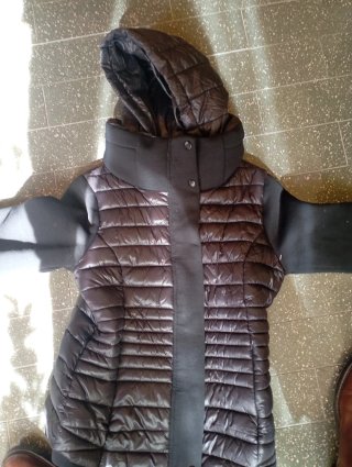 Giubbotto donna Moncler nero con cappuccio