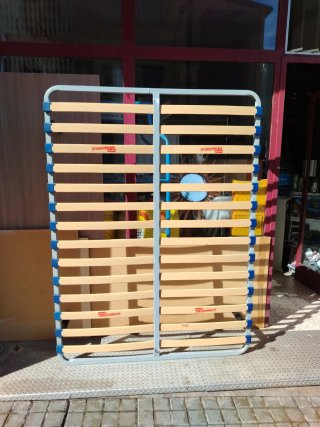 Somier de láminas de madera y metal