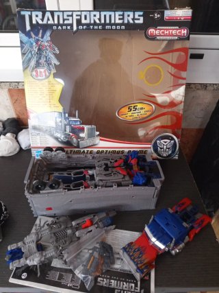 Transformers Ultimate Optimus Prime