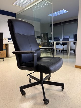Silla de oficina negra