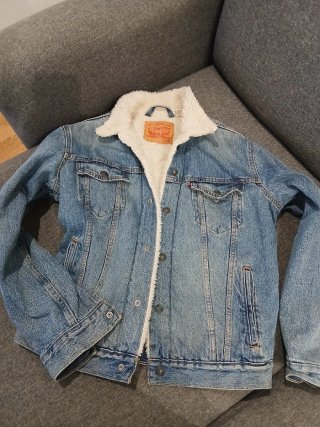 Chaqueta Levi's Talla M Forrada Recién labada.