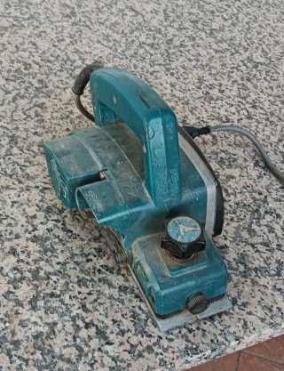 Cepillo carpintería eléctrico Makita