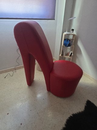 Sillón con forma de zapato de tacón