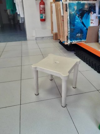 Taburete infantil UTTER de IKEA