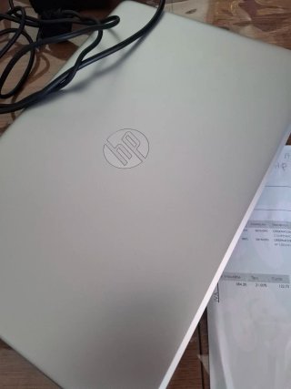 Portátil HP Plateado 15BS026N
