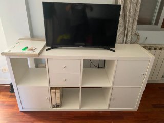 Mueble de salón blanco con almacenaje