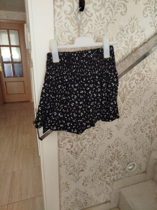 Falda Zara floral negra falda pantalón talla 7