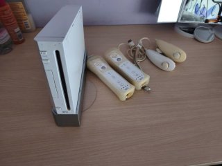 Nintendo Wii con 2 mandos y 2 Nunchuk