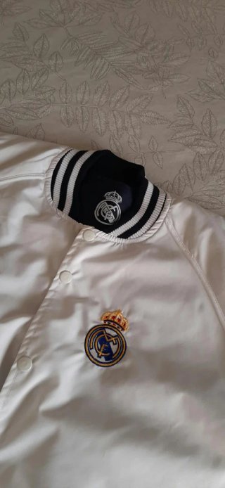 Cazadora Real Madrid en color blanco