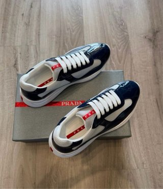 Caja de zapatos Prada
