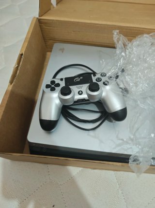 PlayStation 4 (PS4) Prateada