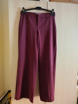 Pantalones burdeos elegantes