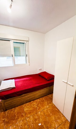 Se alquila habitación