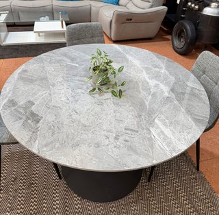 Mesa redonda efecto mármol gris
