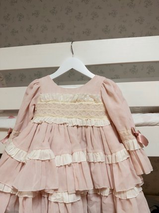 Vestido de fiesta con volantes
