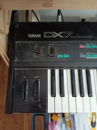 yamaha DX7 con cartucho RAM