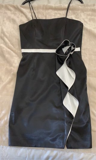 Vestido de fiesta negro y blanco