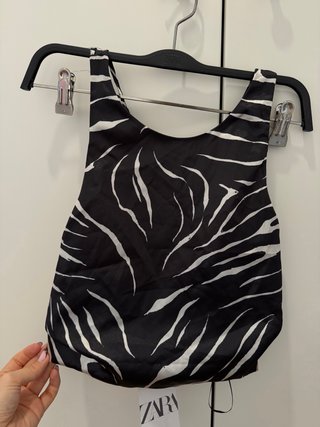 Top Zara estampado cebra espalda cruzada