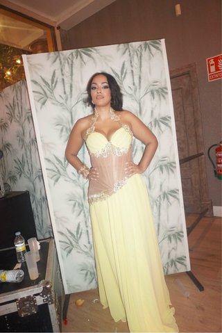 Vestido de fiesta dorado y amarillo