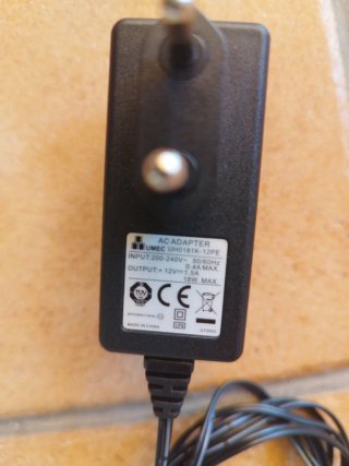 Adaptador UMEC UH0181K-12PE 12V 1.5A