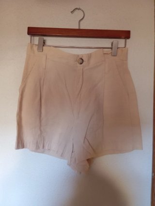 Pantalón corto beige