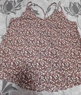 Camiseta floral tirantes