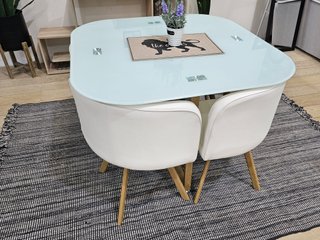 Mesa de Cristal Templado y 4 Sillas