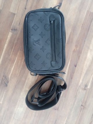 Riñonera Louis Vuitton Negra