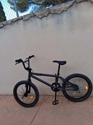 Bicicleta BMX Negra