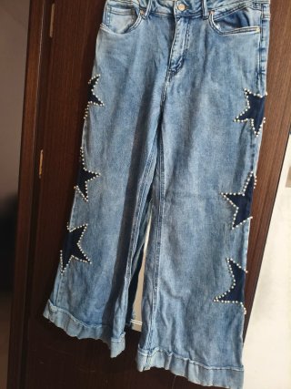 Pantalones vaqueros con estrellas y perlas