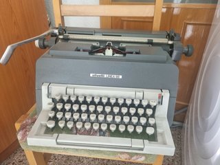 Máquina de escribir Olivetti Linea 98