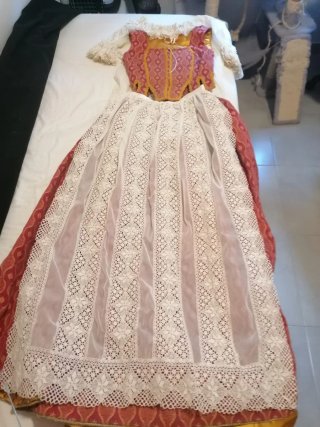 Traje de Huertana Completo Rojo y Dorado
