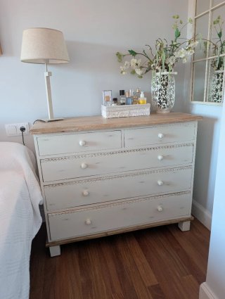 Pareja de cómodas de madera