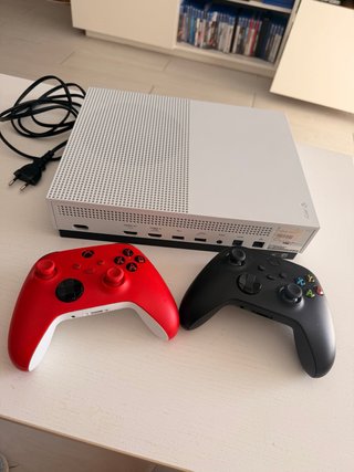 Xbox One S 500 gb con 2 mandos
