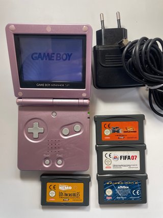Game Boy Advance SP rosa + cargador + 4 juegos