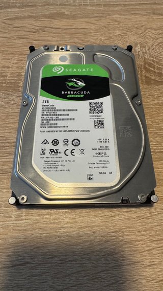 Disco Duro Seagate BarraCuda y carcasa externa USB