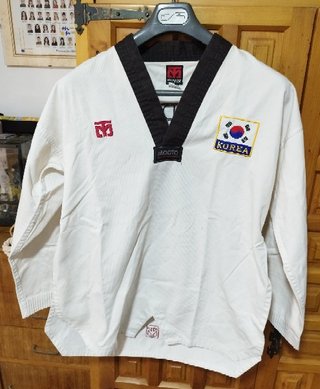 Pack Taekwondo MOOTO: Dobok + 3 Cinturones