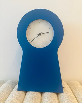 Reloj de mesa/pared azul.