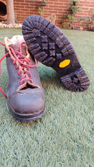 Botas de piel senderismo con suela Vibram