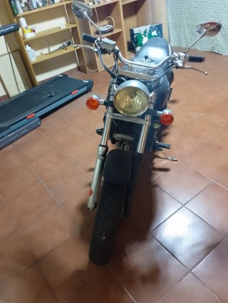 Moto tipo Cruiser negra 250