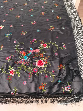 Mantón de Manila Negro Bordado