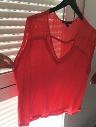 Camisa sin mangas roja