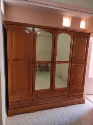 Armario de Madera con Espejos