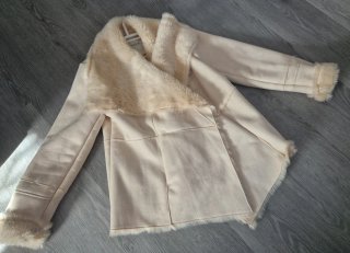 Cazadora mujer beige con pelo